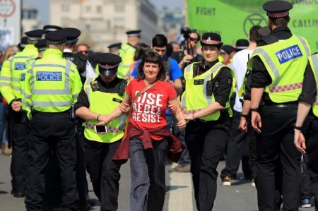 Londonda həbs edilən etirazçıların sayı 963-ə çatıb