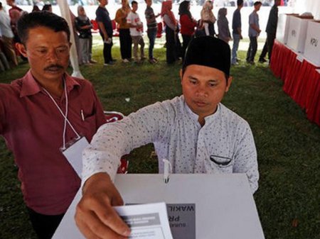 İndoneziyada ölümcül seçki - 276 nəfər yorğunluqdan ölüb