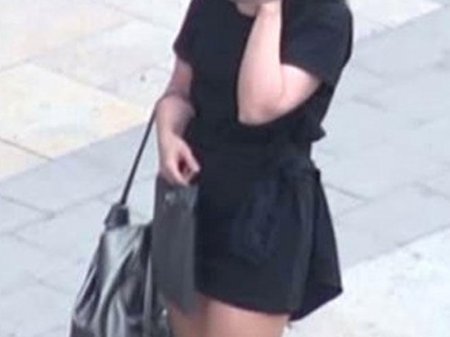 Qadın mağazada şalvar geyinərkən ona toxunan kişini polisə verdi