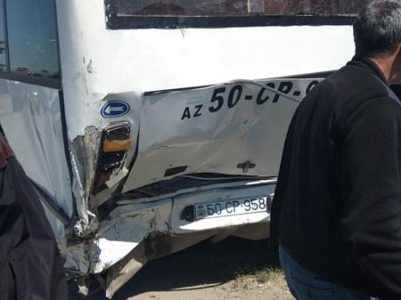 Bakı-Sumqayıt yolunda avtobus qəzaya uğradı: yaralılar var - FOTO