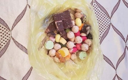 Valideynləri oğlu ilə görüşə konfet gətirdilər, arasından narkotik çıxdı