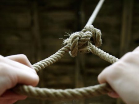 Hamilə qadın intihar etdi