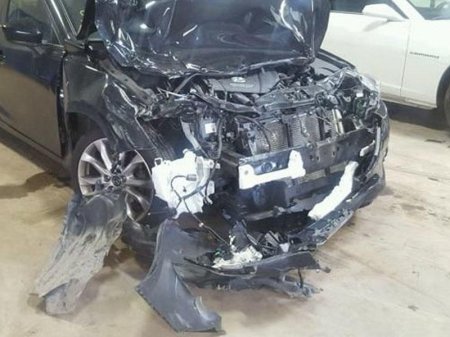 Lökbatanda qəza: avtomobil əks yola düşdü