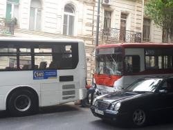 Bakıda zəncirvari qəza: 3 avtobus toqquşdu - FOTO