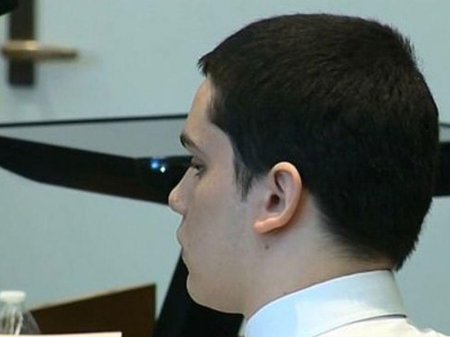 15 yaşlı oğlan qız üstündə sinif yoldaşının başını kəsdi - FOTO