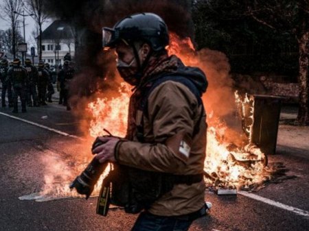 Fransada 350 media qurumu polis zorakılığından şikayət edib