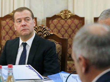 Medvedev Paşinyanı ələ saldı