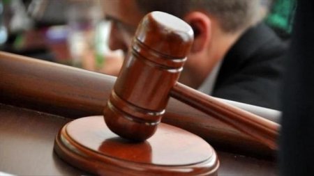 Bakıda polisə ülgüclə hücum edən şəxslər hakim qarşısına çıxarılır