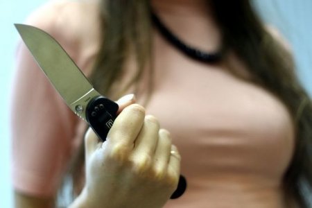 Ərini öldürən qadın məhkəmədə ağladı