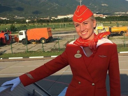 Stüardessa qəza anından danışdı: "...hər birinin yaxasından dartıb, itələyirdim"