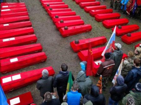 714 əsgərin cəsədi tapıldı - Qırmızı tabutlarla... - FOTOlar