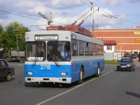 Rusiyada trolleybus maşına çırpıldı: ölənlər var