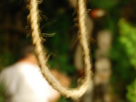 23 yaşlı gənc özünü asdı