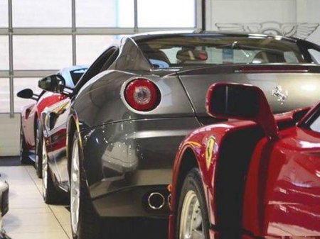 Lüks avtomobillər və əyləncəyə milyonlar xərcləyən nazir kürəkəninin məhkəməsi olub