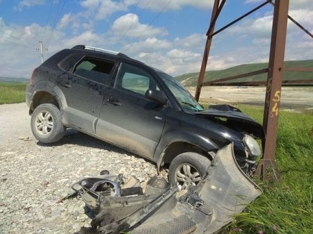 Sürücü sükan arxasında yuxuladı, ailəsi ilə qəzaya düşdü