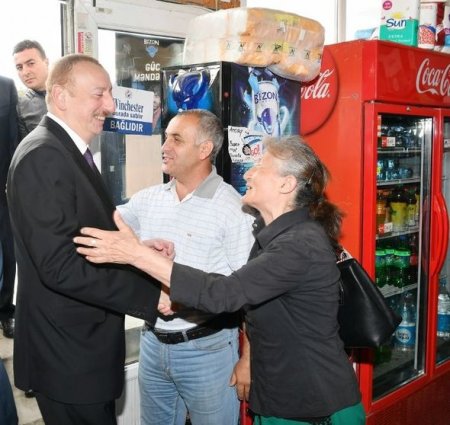 İlham Əliyev Bakıda marketdə - FOTO