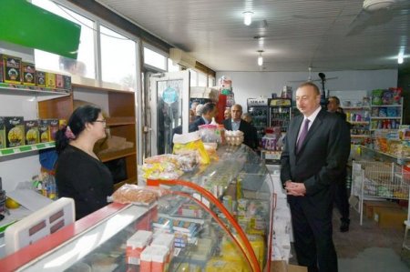 İlham Əliyev Bakıda marketdə - FOTO