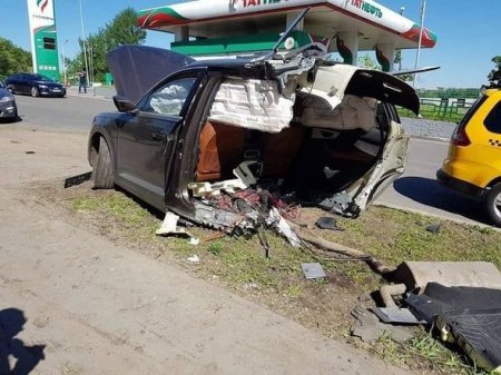 “Audi Q7 ” qəza nəticəsində iki yerə bölündü - FOTO