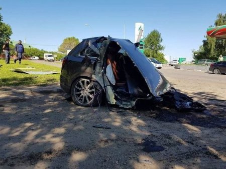 “Audi Q7 ” qəza nəticəsində iki yerə bölündü - FOTO