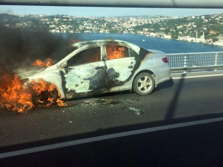 Kişi avtomobilini yandırıb, özünü körpüdən atdı