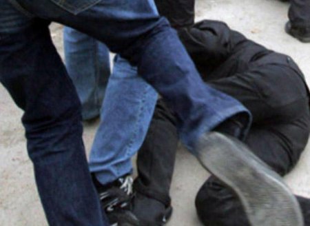 Bakıda 23 yaşlı oğlan küçədə döyülərək qarət olundu