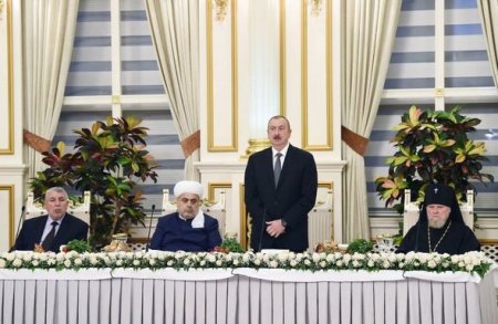 İlham Əliyev iftar mərasimində iştirak edib - FOTO