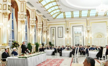 İlham Əliyev iftar mərasimində iştirak edib - FOTO