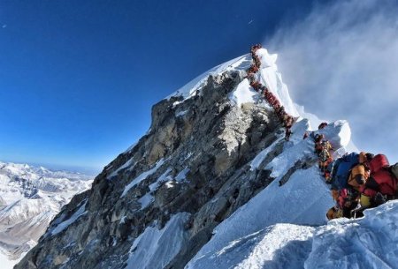 Everestdə “tıxac”: Üç nəfər öldü - FOTO