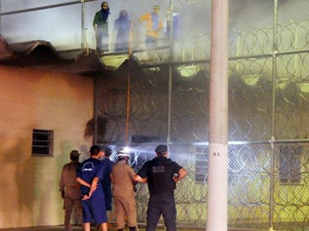 Türmədə dava: 15 ölü