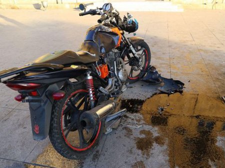 Bakıda motosiklet qəzası: qız və oğlan yaralandı-FOTO