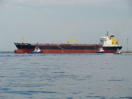 Xəzər dənizində tanker partladı: ölənlər var